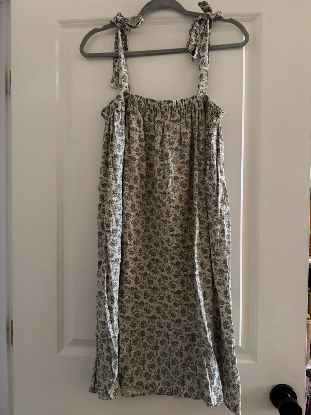 Rylee + Cru Cream and Blue Floral Tie-Shoulder Sundress size L NWT